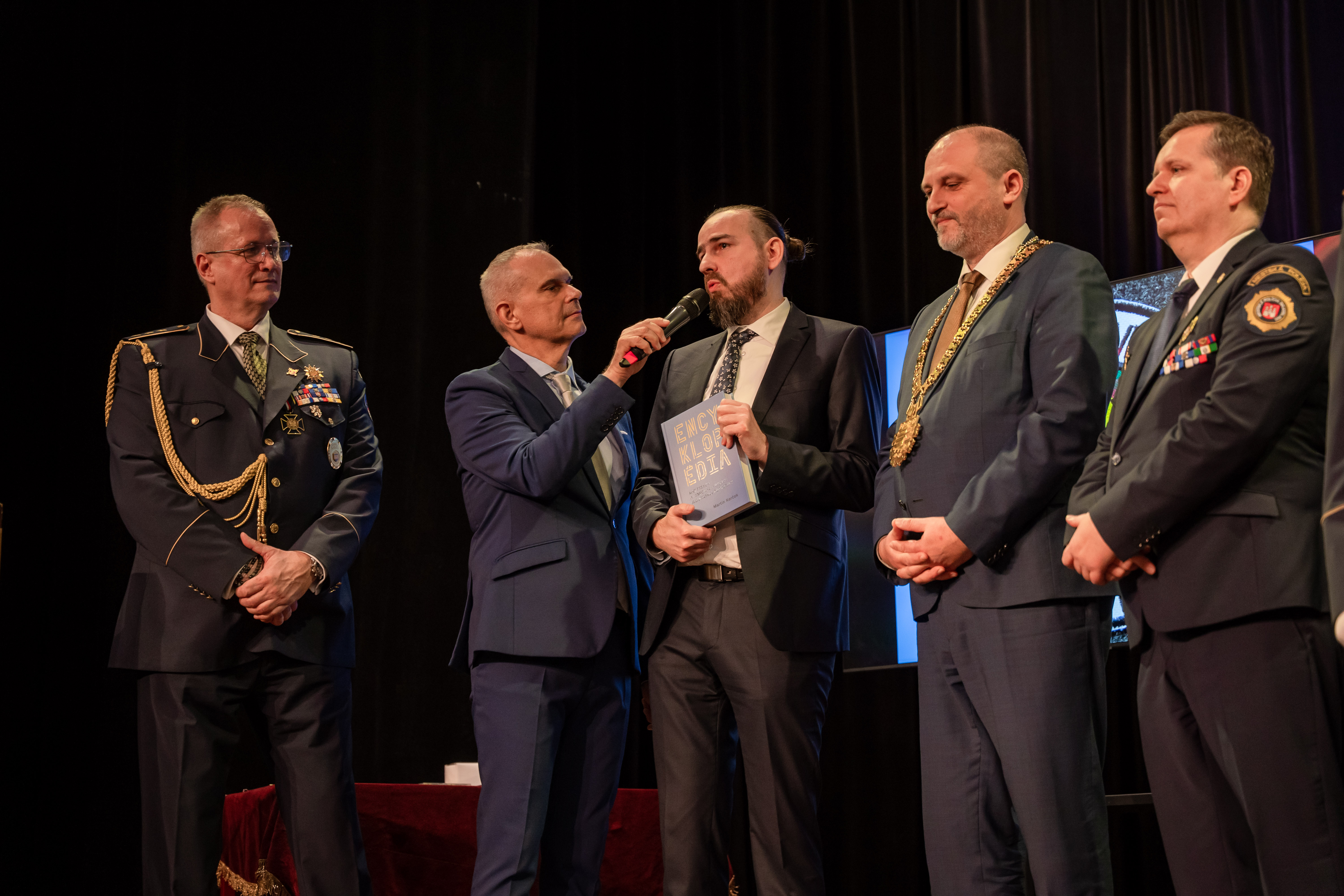 Slavnostny krst Encyklopedie obecnych a mestskych policii -50